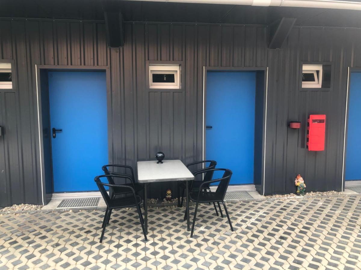 Motel Home Berlin Exterior photo